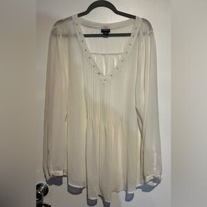 Torrid Sheer top Ivory Size 3 (22/24) GREAT CONDITION